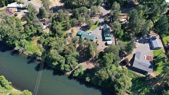 1800 Lampman Road, Gold Hill, OR 97525