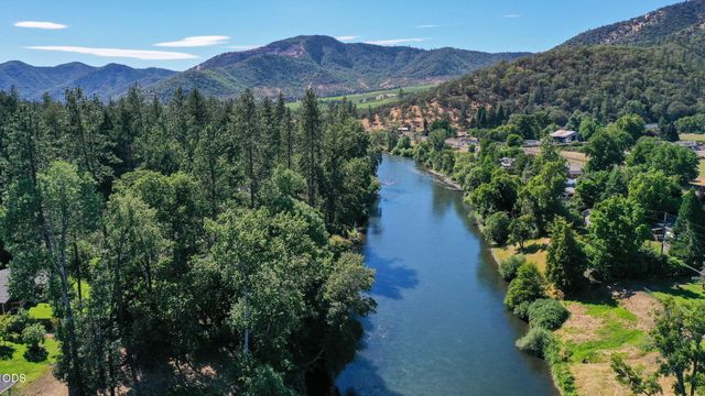 1800 Lampman Road, Gold Hill, OR 97525