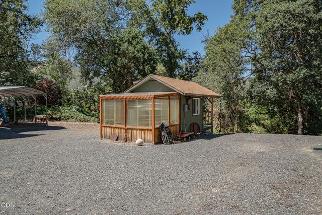 1800 Lampman Road, Gold Hill, OR 97525
