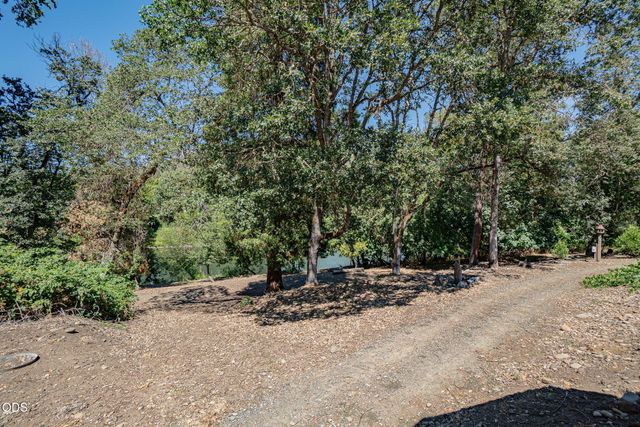 1800 Lampman Road, Gold Hill, OR 97525