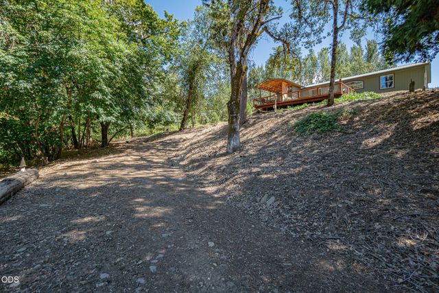 1800 Lampman Road, Gold Hill, OR 97525