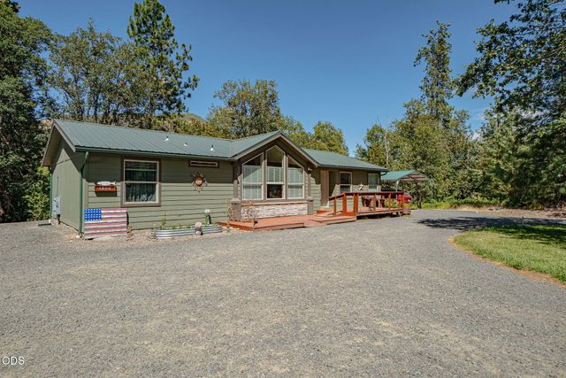 1800 Lampman Road, Gold Hill, OR 97525