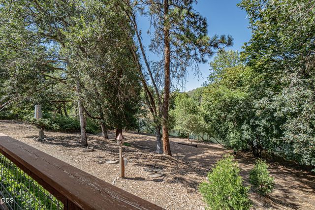 1800 Lampman Road, Gold Hill, OR 97525