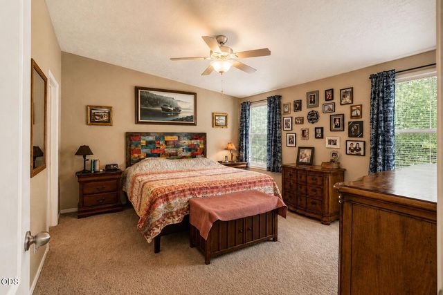1800 Lampman Road, Gold Hill, OR 97525
