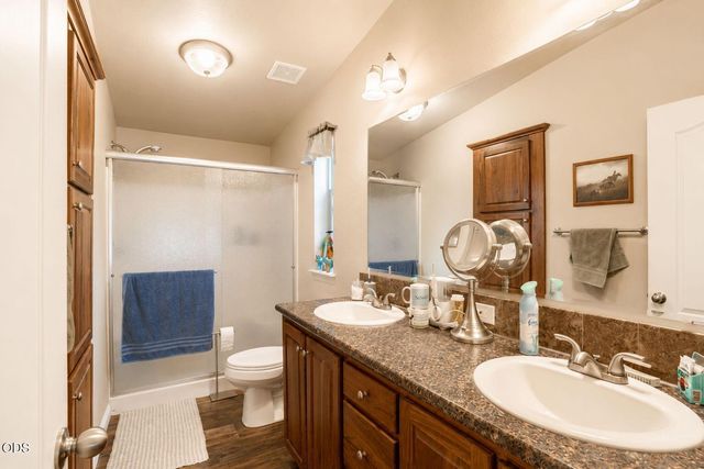1800 Lampman Road, Gold Hill, OR 97525