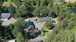 1800 Lampman Road, Gold Hill, OR 97525