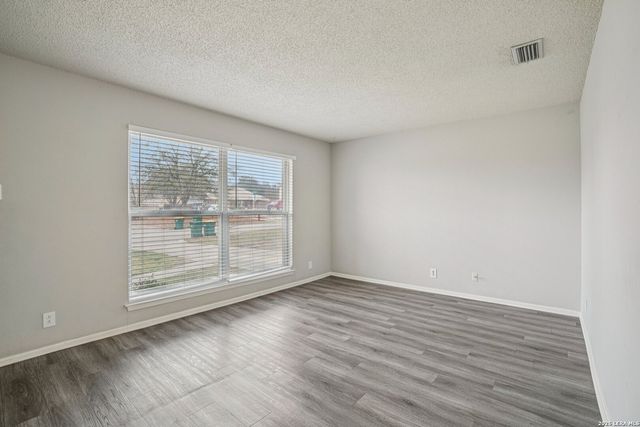 318 Balboa Drive, Universal City, TX 78148