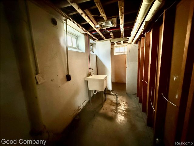 12761 Corbett Street Se, Detroit, MI 48213