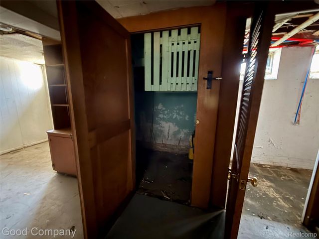 12761 Corbett Street Se, Detroit, MI 48213