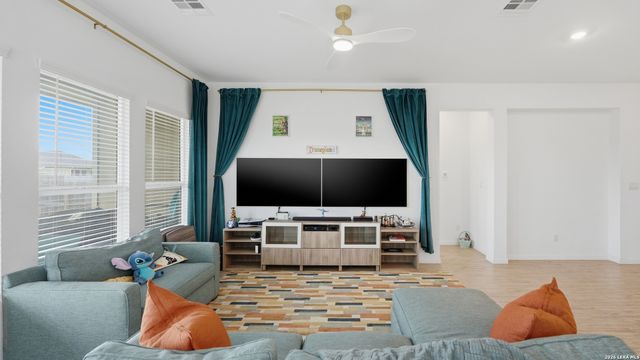 5931 Corsicana, Seguin, TX 78155