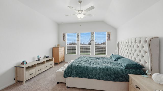 5931 Corsicana, Seguin, TX 78155