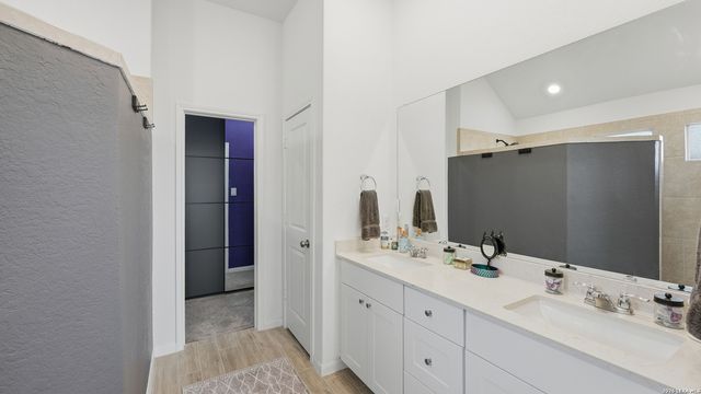 5931 Corsicana, Seguin, TX 78155