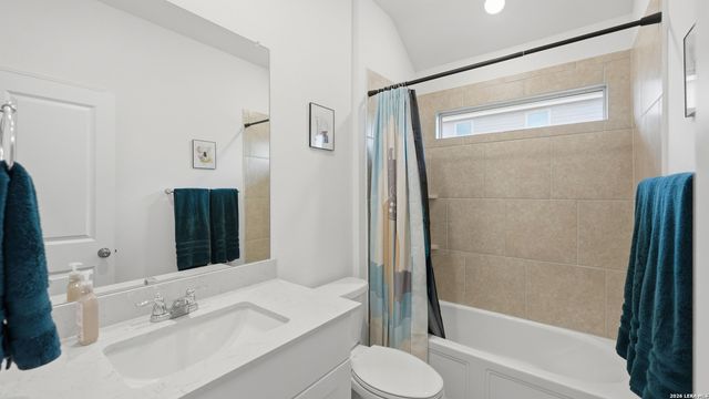 5931 Corsicana, Seguin, TX 78155