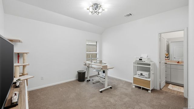 5931 Corsicana, Seguin, TX 78155