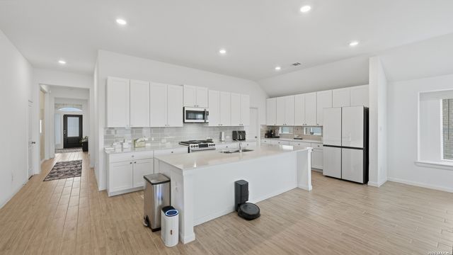 5931 Corsicana, Seguin, TX 78155