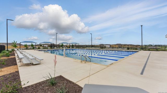 5931 Corsicana, Seguin, TX 78155