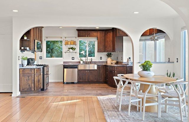 6121 6121 Chelton Drive, Oakland, CA 94611