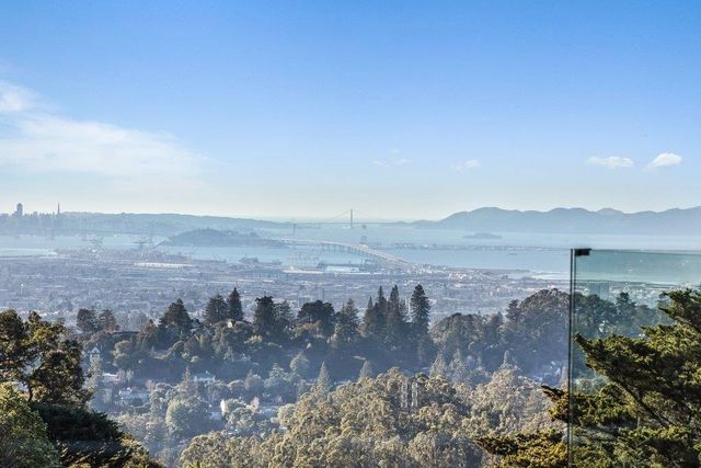 6121 6121 Chelton Drive, Oakland, CA 94611