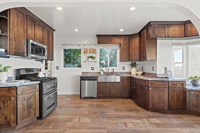 6121 6121 Chelton Drive, Oakland, CA 94611