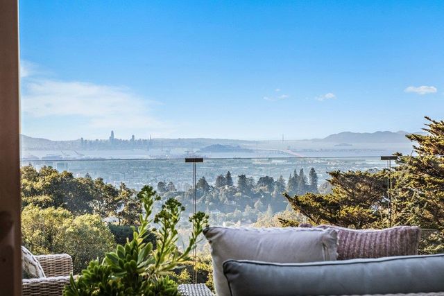 6121 6121 Chelton Drive, Oakland, CA 94611