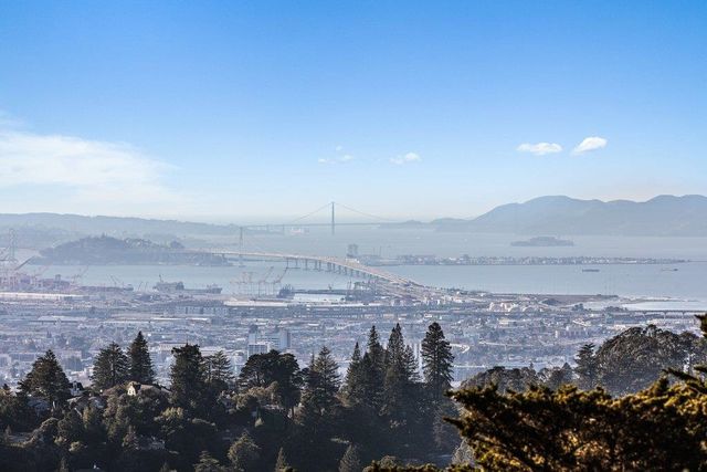 6121 6121 Chelton Drive, Oakland, CA 94611