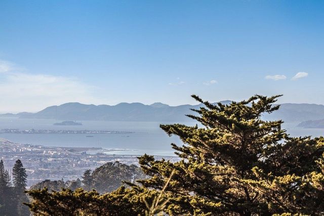 6121 6121 Chelton Drive, Oakland, CA 94611