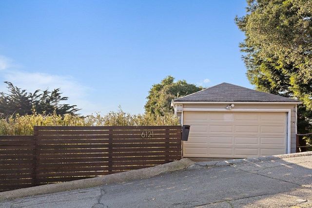 6121 6121 Chelton Drive, Oakland, CA 94611