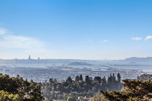 6121 6121 Chelton Drive, Oakland, CA 94611