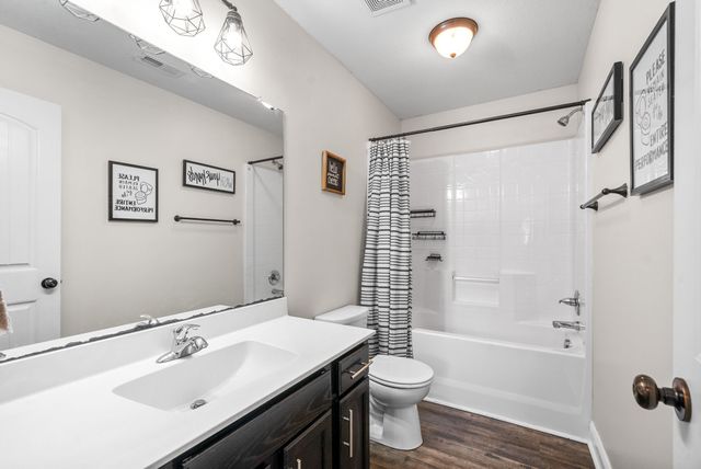 451 N Magnolia Dr, Clarksville, TN 37042