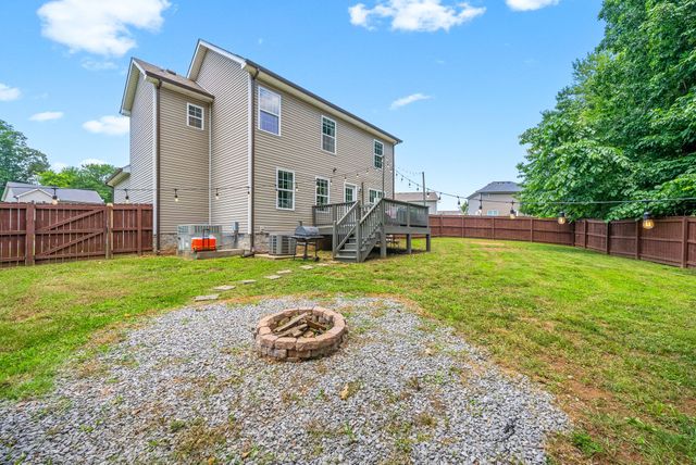 451 N Magnolia Dr, Clarksville, TN 37042