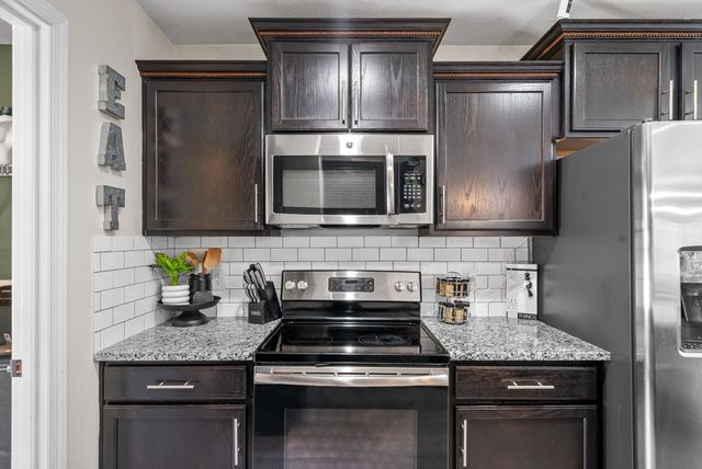 451 N Magnolia Dr, Clarksville, TN 37042