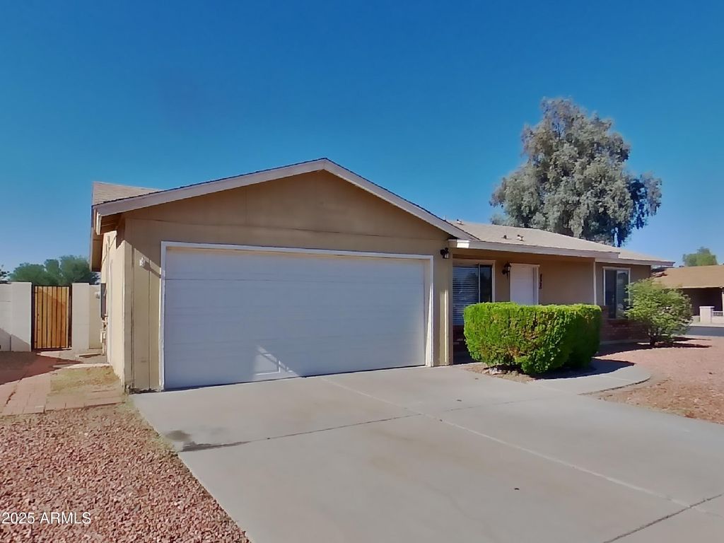 828 N PINE Court, Gilbert, AZ 85233