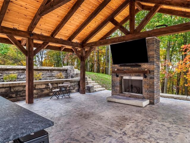 401 Blackstone Ln, Adams Twp, PA 16046