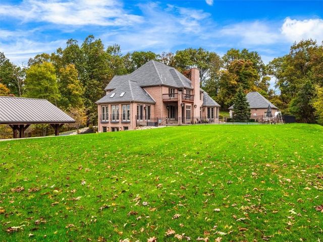 401 Blackstone Ln, Adams Twp, PA 16046