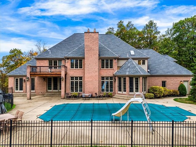 401 Blackstone Ln, Adams Twp, PA 16046