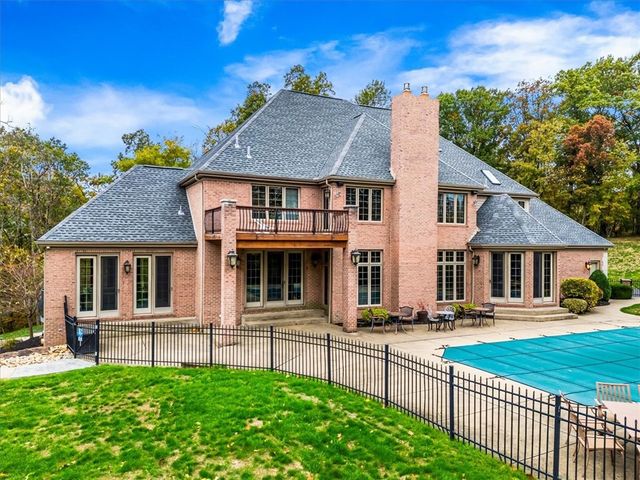 401 Blackstone Ln, Adams Twp, PA 16046