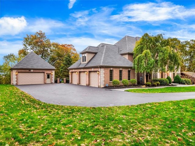 401 Blackstone Ln, Adams Twp, PA 16046