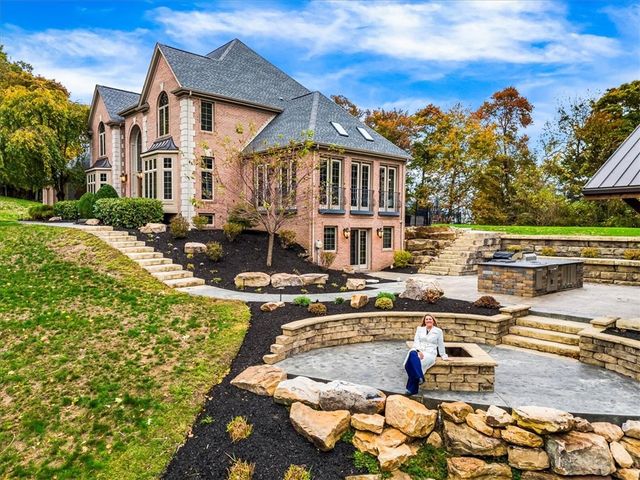 401 Blackstone Ln, Adams Twp, PA 16046