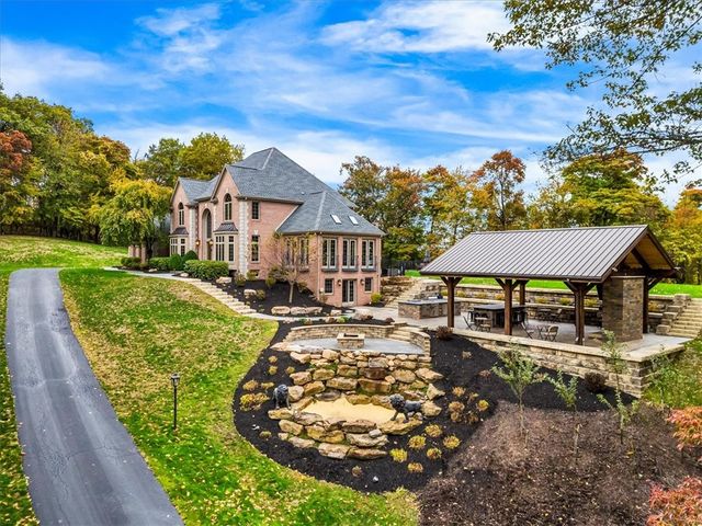 401 Blackstone Ln, Adams Twp, PA 16046