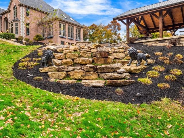 401 Blackstone Ln, Adams Twp, PA 16046