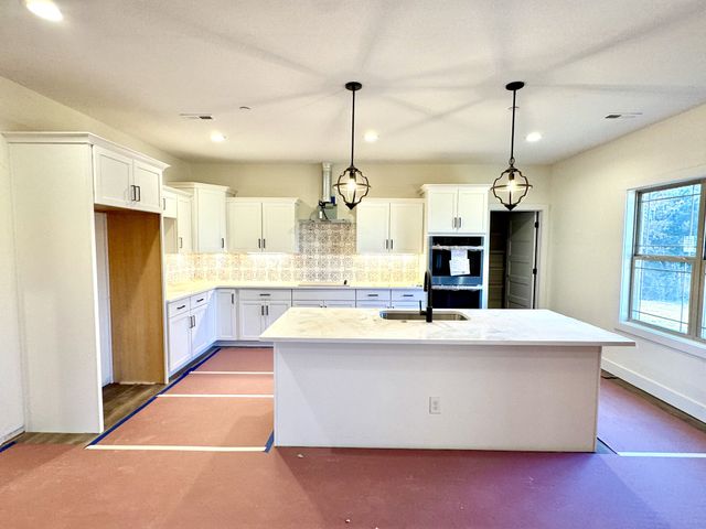 390 Young Ln, Pleasant View, TN 37146