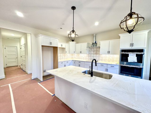 390 Young Ln, Pleasant View, TN 37146