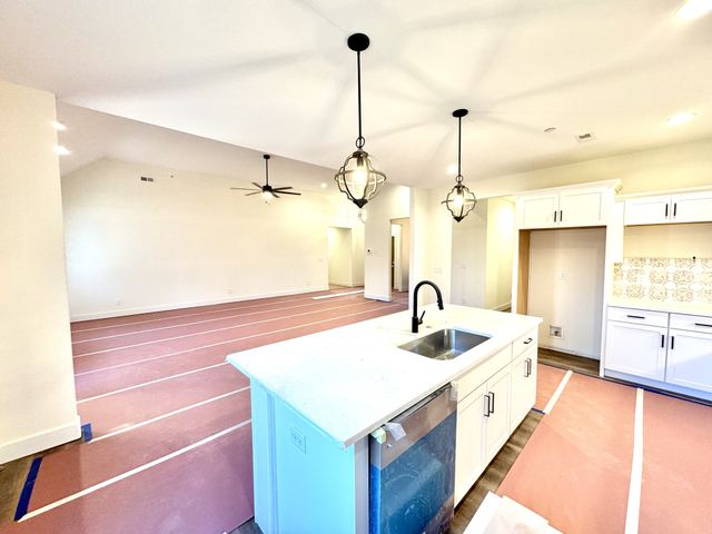 390 Young Ln, Pleasant View, TN 37146