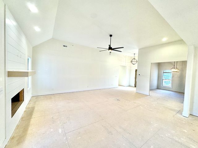 390 Young Ln, Pleasant View, TN 37146