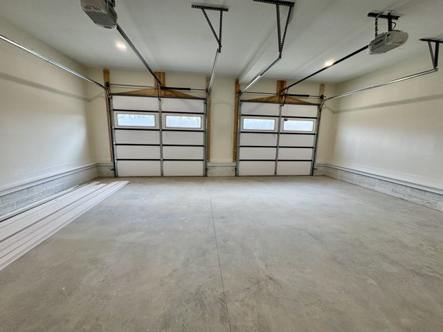 390 Young Ln, Pleasant View, TN 37146