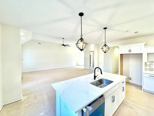 390 Young Ln, Pleasant View, TN 37146