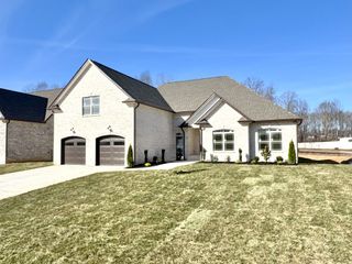 390 Young Ln, Pleasant View, TN 37146