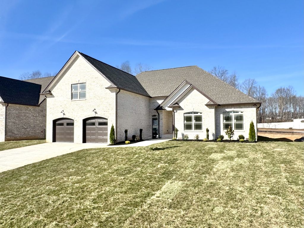 390 Young Ln, Pleasant View, TN 37146
