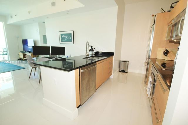 950 Brickell Bay Dr 5000, Miami, FL 33131