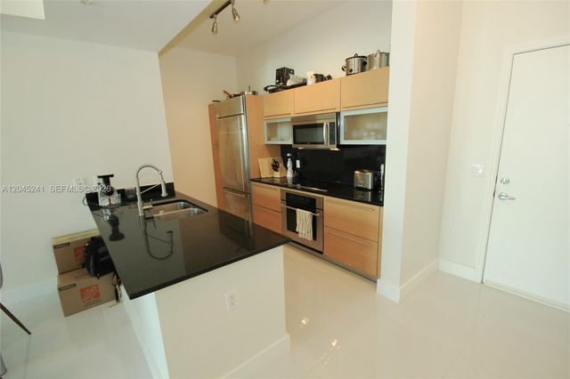 950 Brickell Bay Dr 5000, Miami, FL 33131